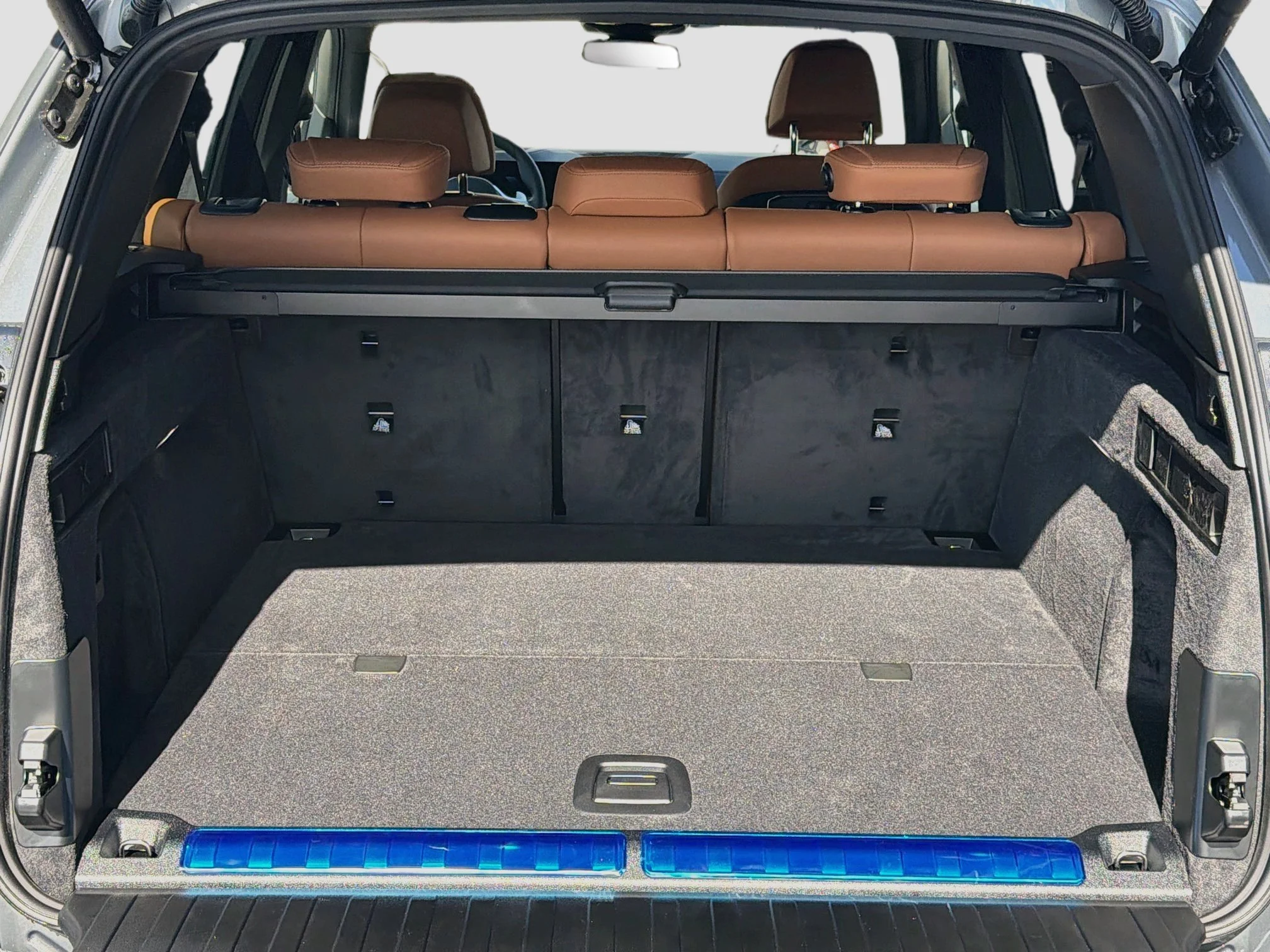 Used 2026 Skyscraper Grey Metallic BMW xDrive50e image 11