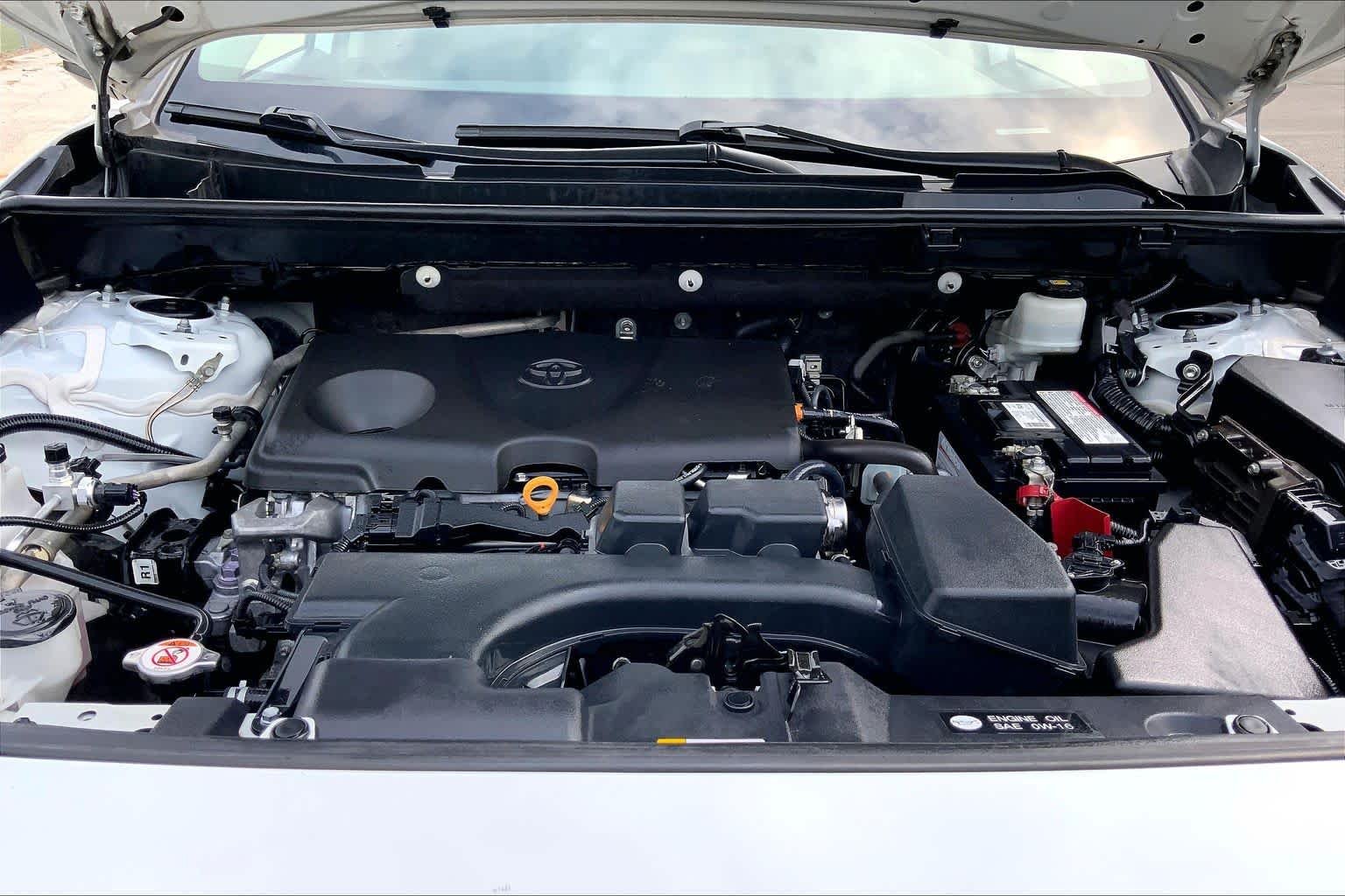 Used 2022 White Toyota LE image 31