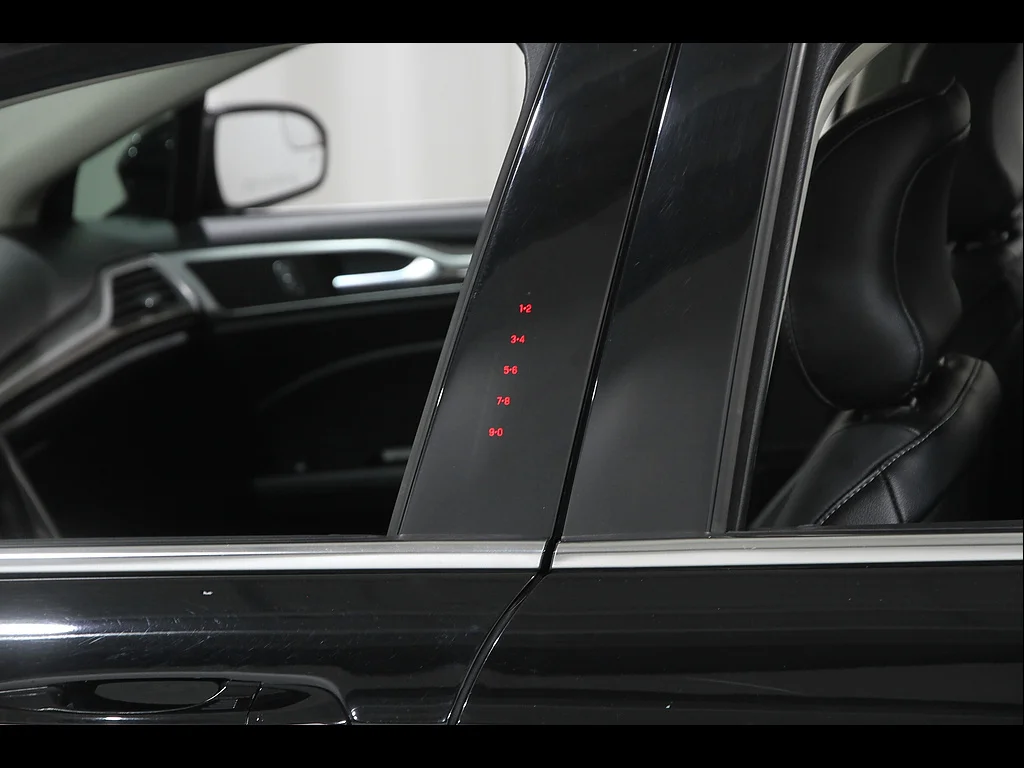 Used 2018 Shadow Black Ford SE image 4