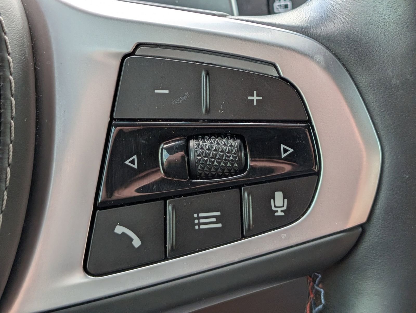 Used 2025 Alpine White BMW M60i image 27