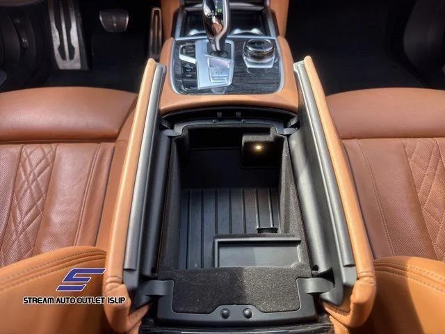 2022 BMW 7 Series 750i - Photo 30