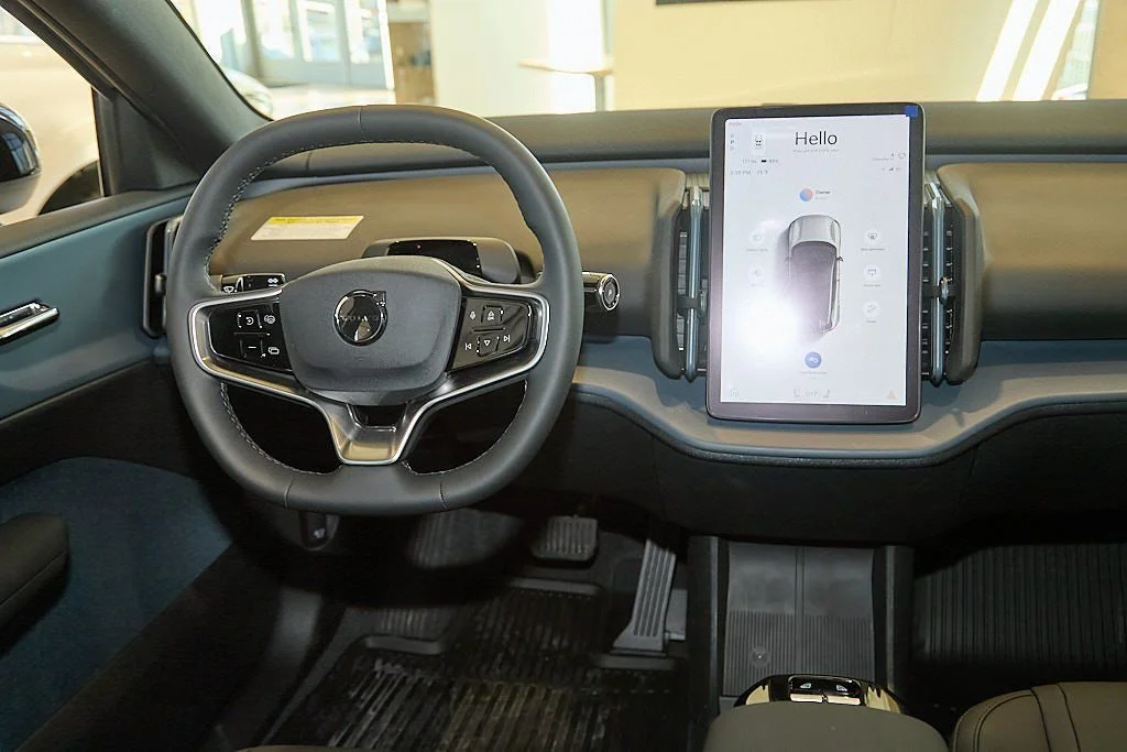 New 2026 Crystal White Volvo Plus image 17