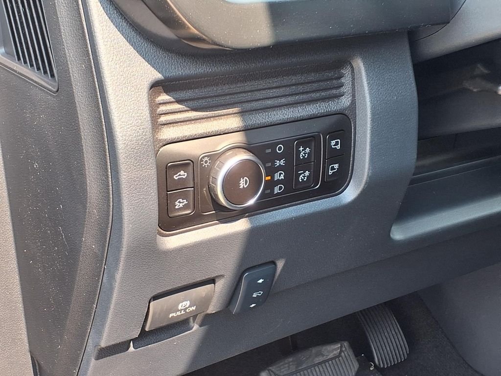New 2026 Carbonized Gray Metallic Ford F-350® Lariat® image 12