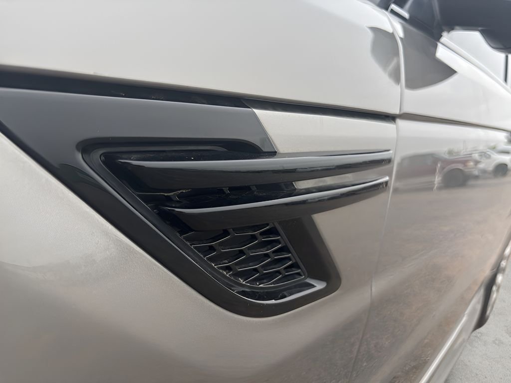 Used 2017 Silicon Silver Metallic Land Rover Autobiography image 38