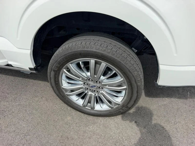 Used 2024 STAR WHITE METALLIC TRICOAT Ford Platinum image 8