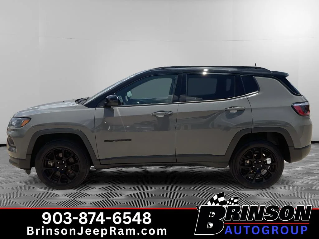 Used 2023 Grey Jeep Altitude image 4