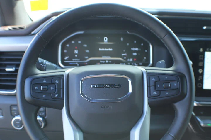 Used 2023 WHITE FROST TRICOAT GMC Denali image 10
