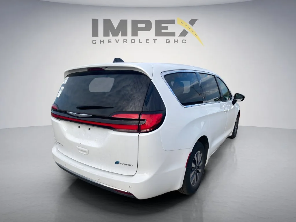 Used 2024 White Chrysler Hybrid Select image 5