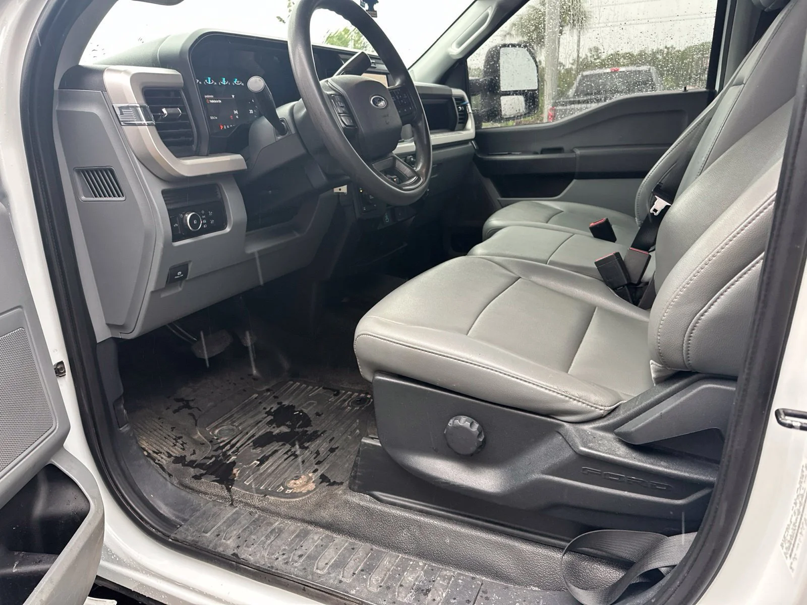 Used 2025 White Ford XL image 11