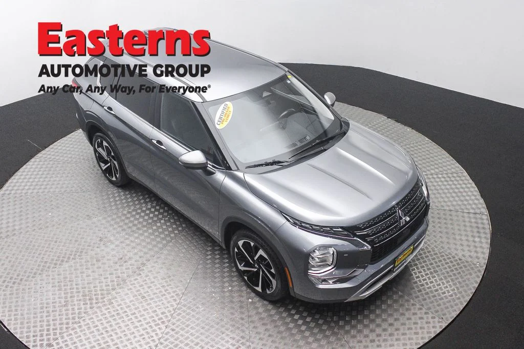Used 2024 Gray Mitsubishi SE image 3