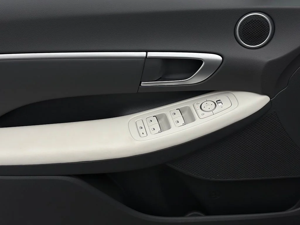 Used 2026 Transmission Blue Hyundai SEL Sport image 13