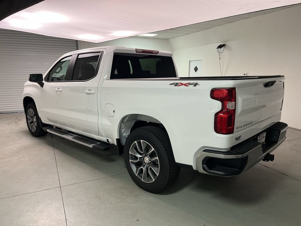 New 2026 Summit White Chevrolet LT (2FL) image 6