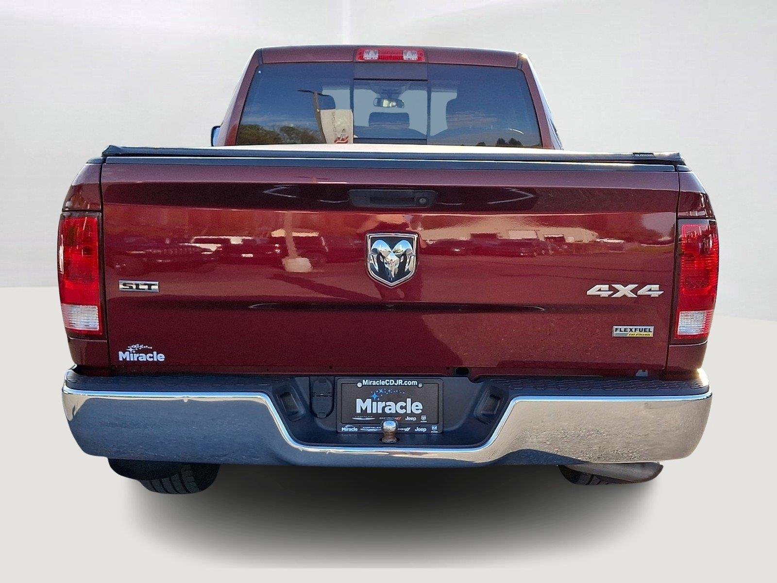 Used 2017 Delmonico Red Pearlcoat Ram SLT image 5