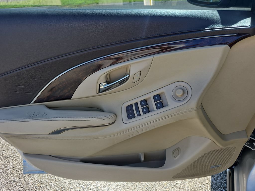 Used 2015 QUICKSILVER METALLIC Buick Leather image 18