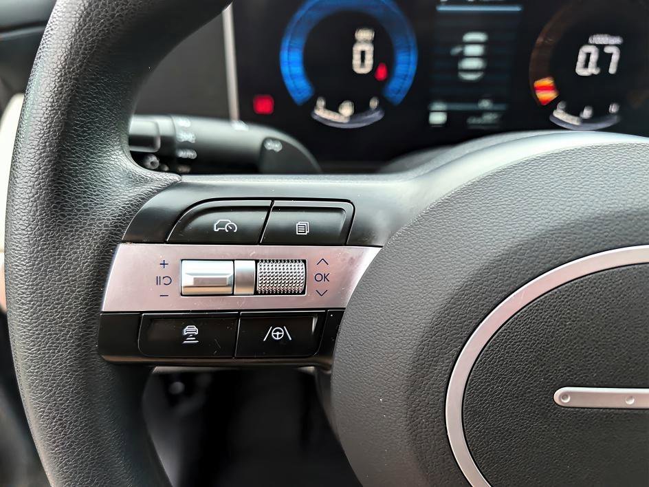 Used 2025 Hampton Gray Hyundai SEL image 19
