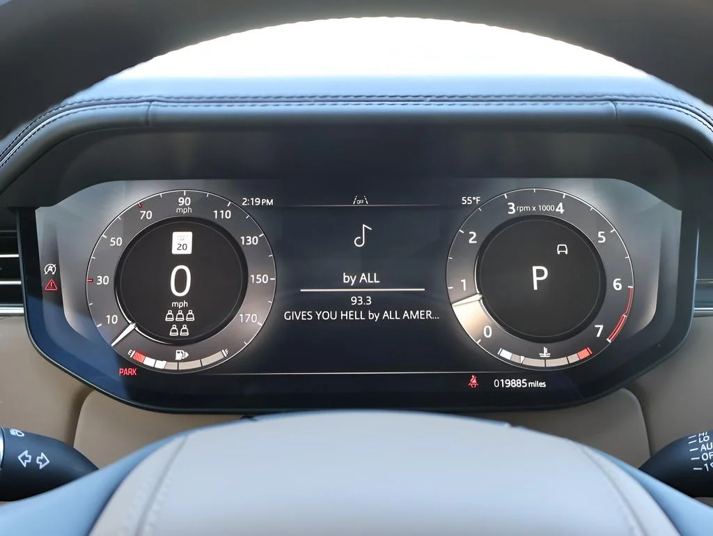 Used 2025 Fuji White Land Rover SE image 27