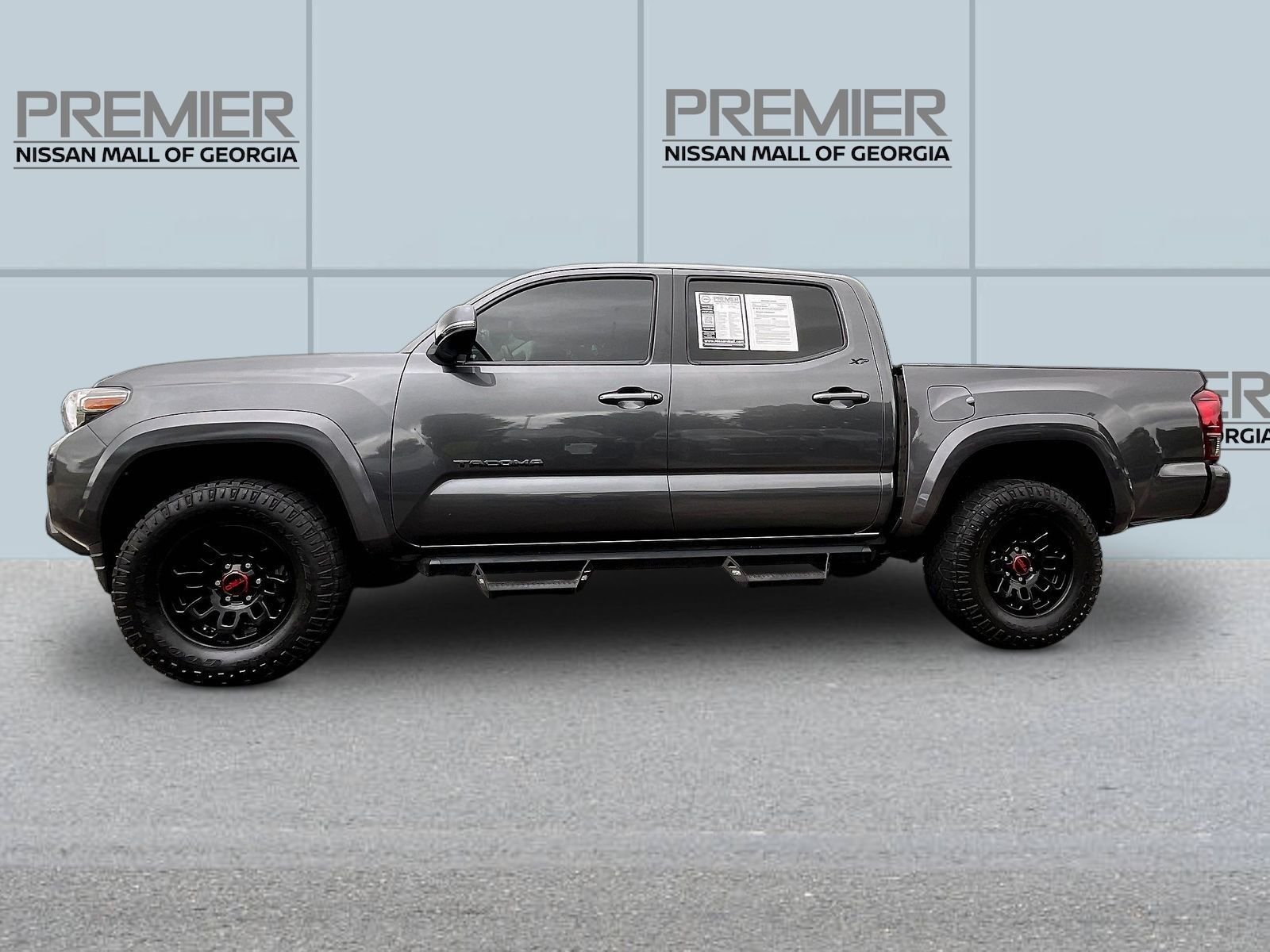 Used 2022 Gray Toyota SR5 image 4