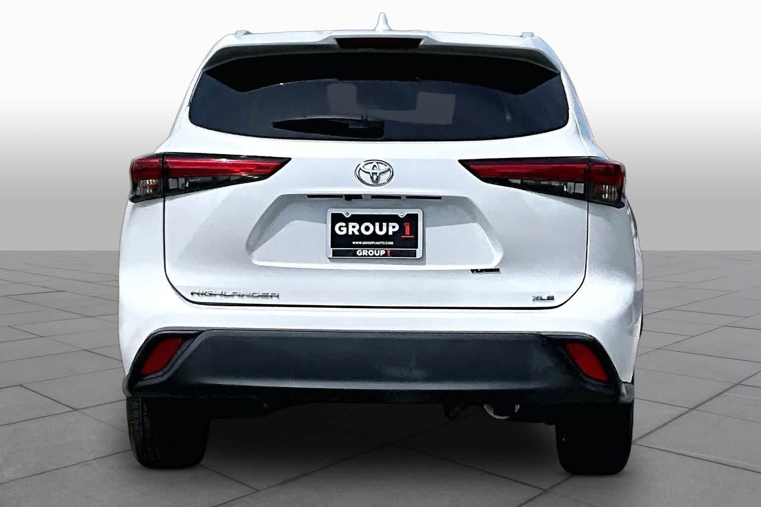 Used 2023 Wind Chill Pearl Toyota XLE image 5