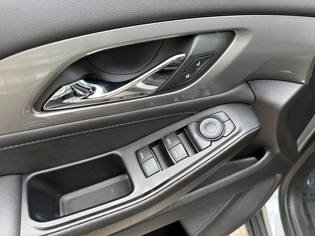 Used 2023 Gray Chevrolet LT image 17