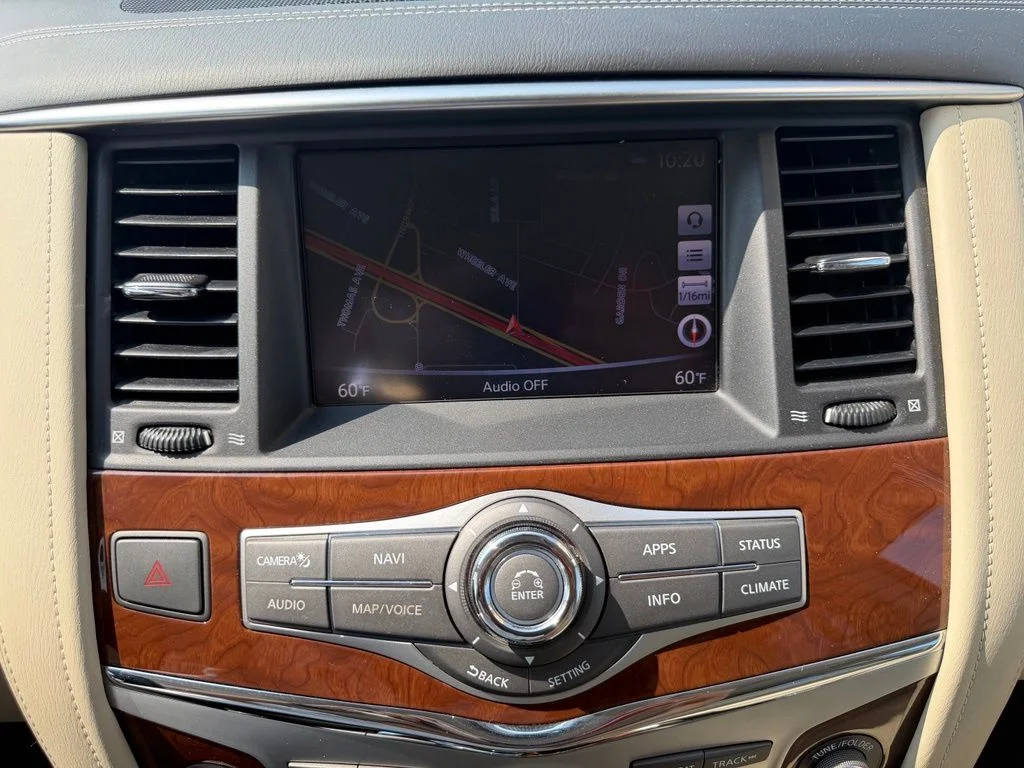 Used 2018 White INFINITI Base image 32