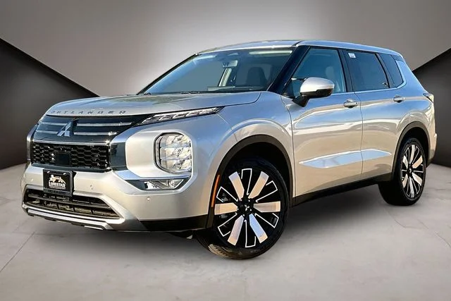 New 2026 Silver Mitsubishi SE image 1