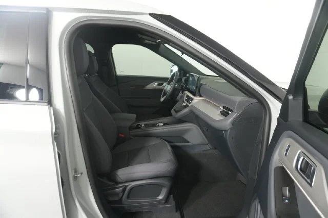 New 2027 Avalanche Gray Ford Active image 31