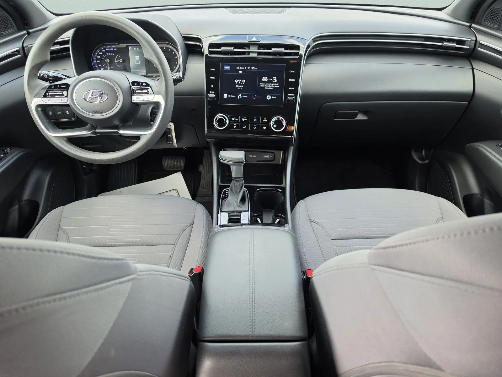 Used 2024 Green Hyundai SE image 15