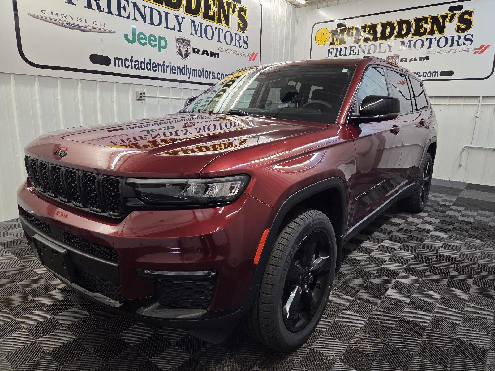Used 2023 Velvet Red Pearlcoat Jeep Limited image 6