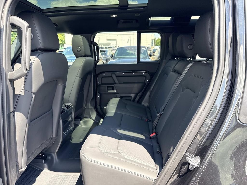 New 2026 Santorini Black Land Rover S image 16