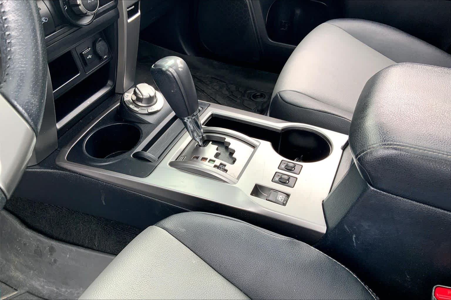 Used 2022 White Toyota SR5 Premium image 17