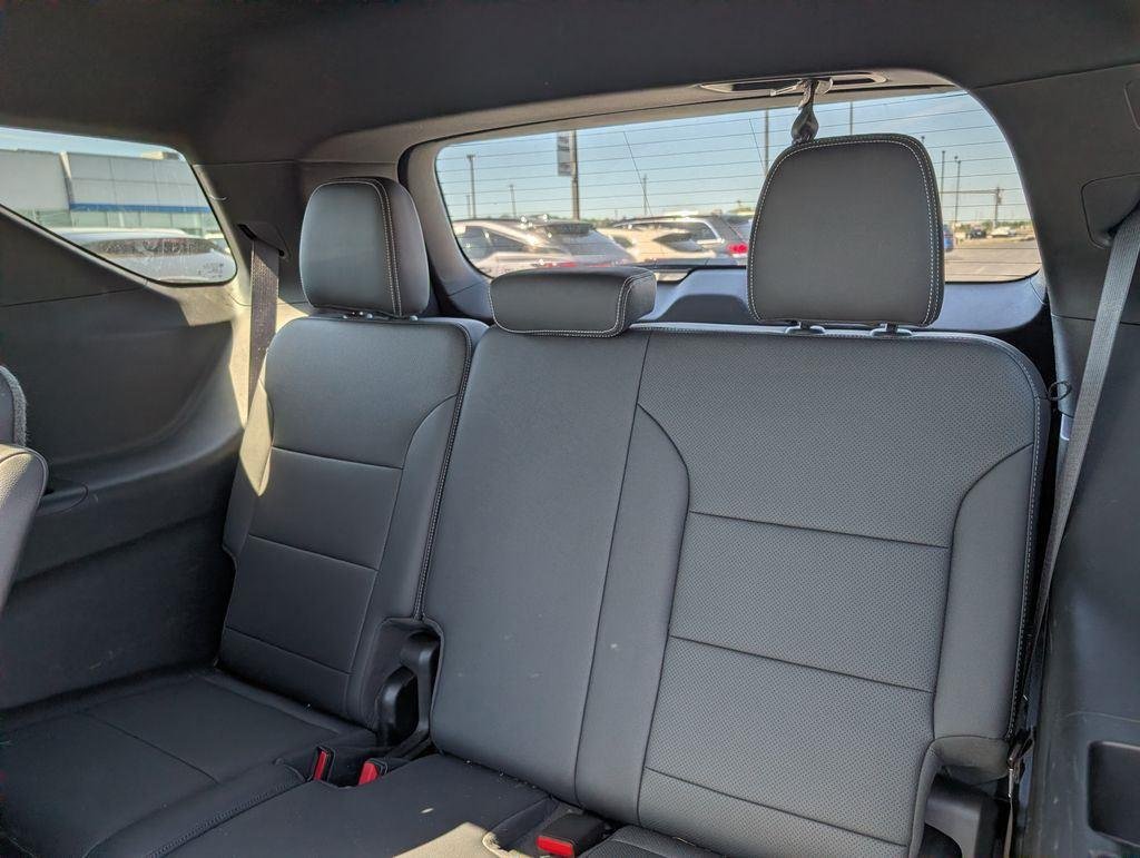 Used 2024 Pearl Chevrolet LT image 15