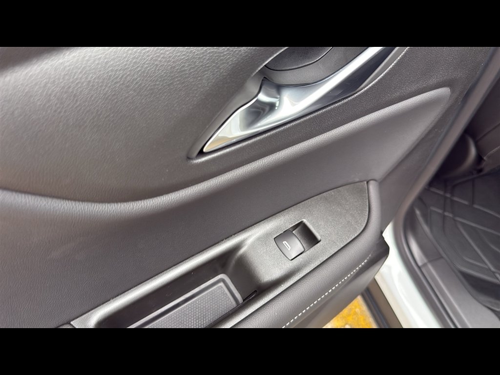 New 2026 Summit White Chevrolet 2LT image 23