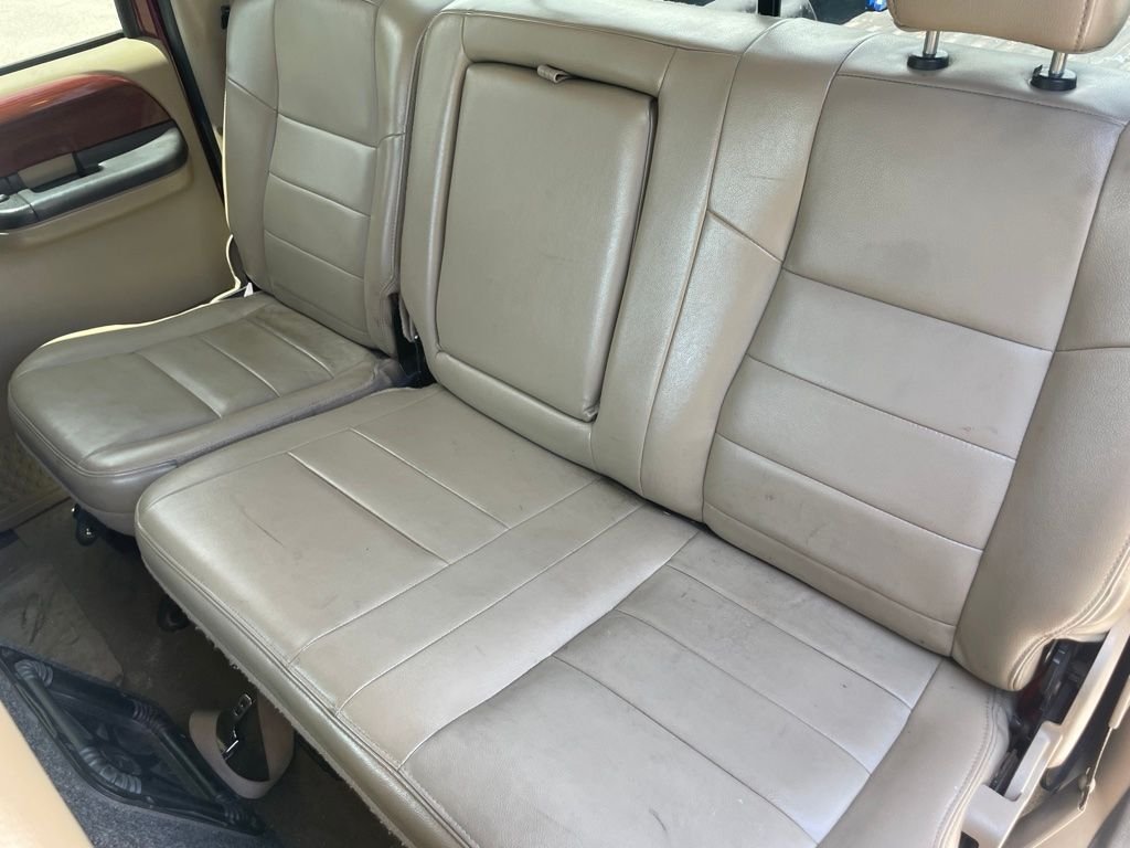 Used 2006 Red Ford  image 9