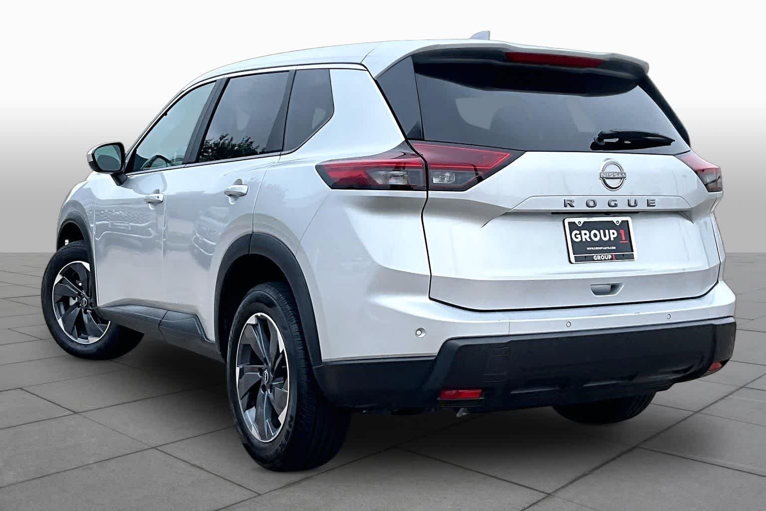 Used 2025 Brilliant Silver Metallic Nissan SV image 11