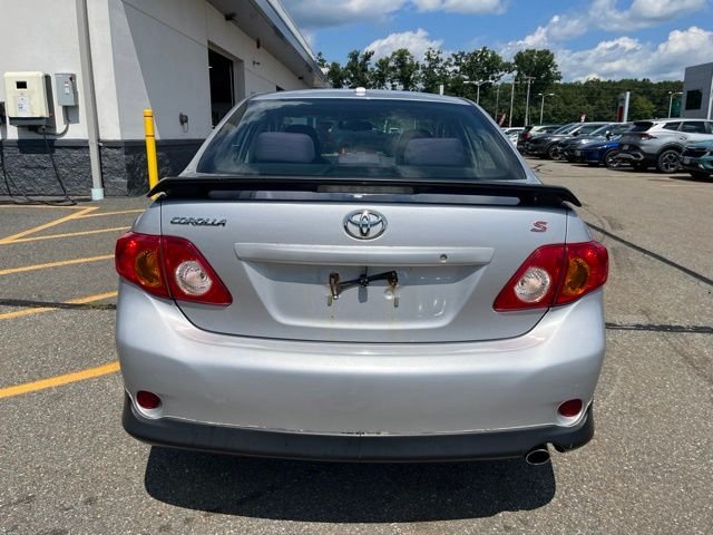 Used 2009 Silver Toyota  image 4