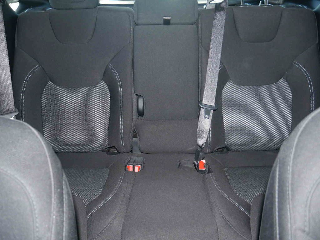 Used 2021 Silver Jeep Latitude image 29