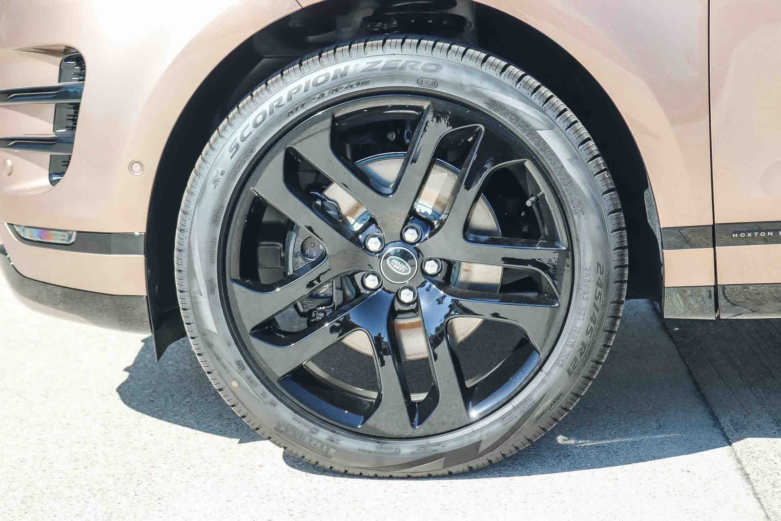 New 2026 Corinthian Bronze Land Rover Hoxton Edition image 9