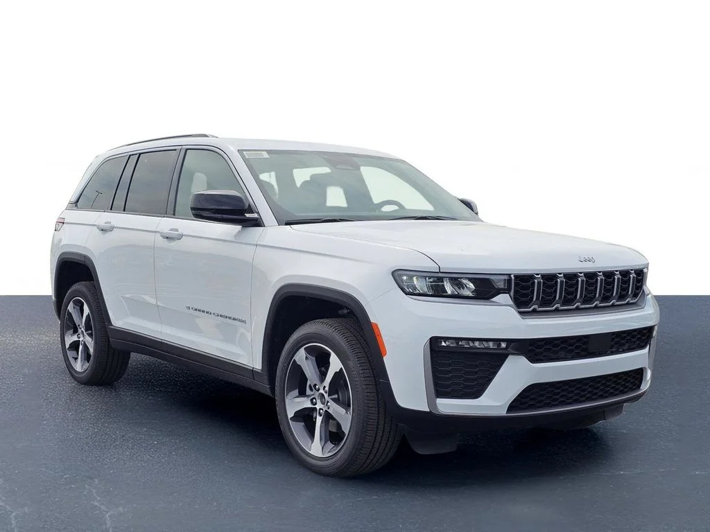 New 2026 Bright White Clear-Coat Exterior Paint Jeep Limited image 5