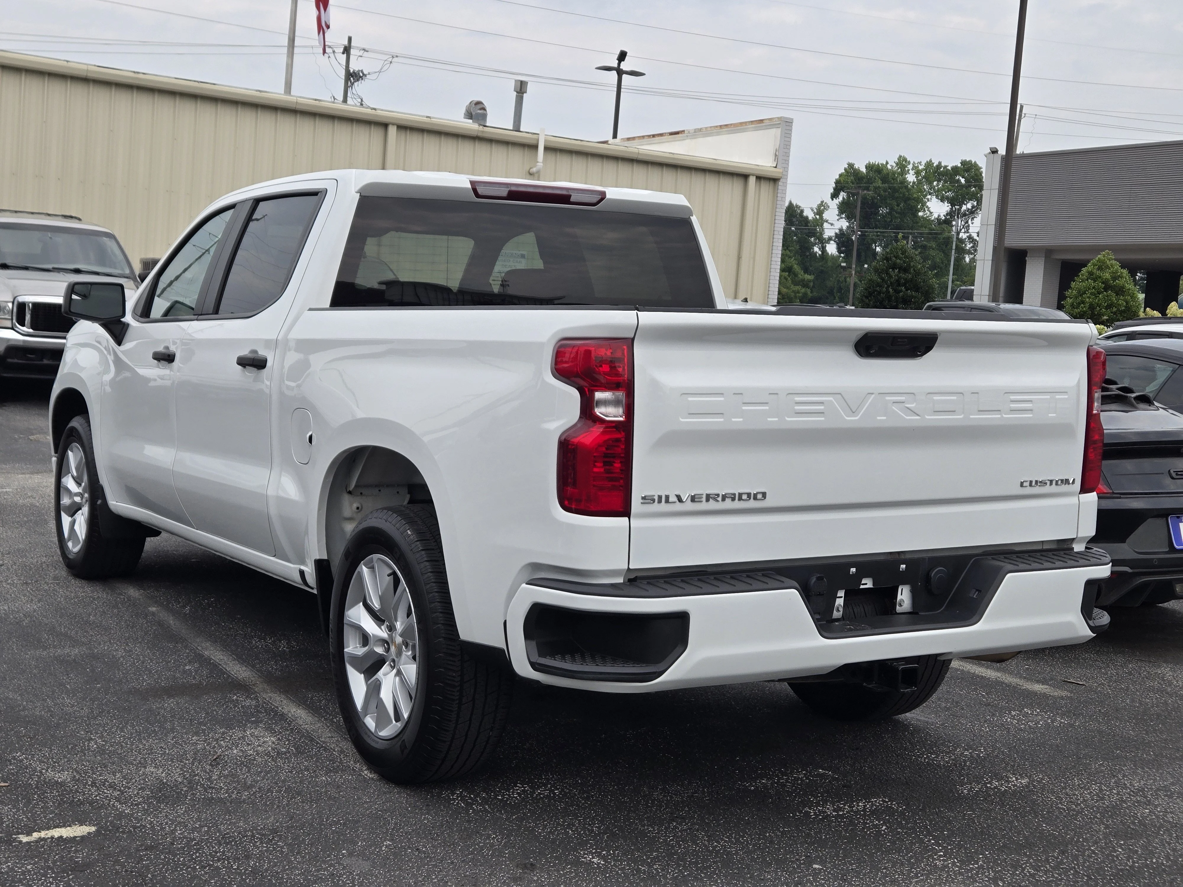 Used 2025 Summit White Chevrolet Custom image 4
