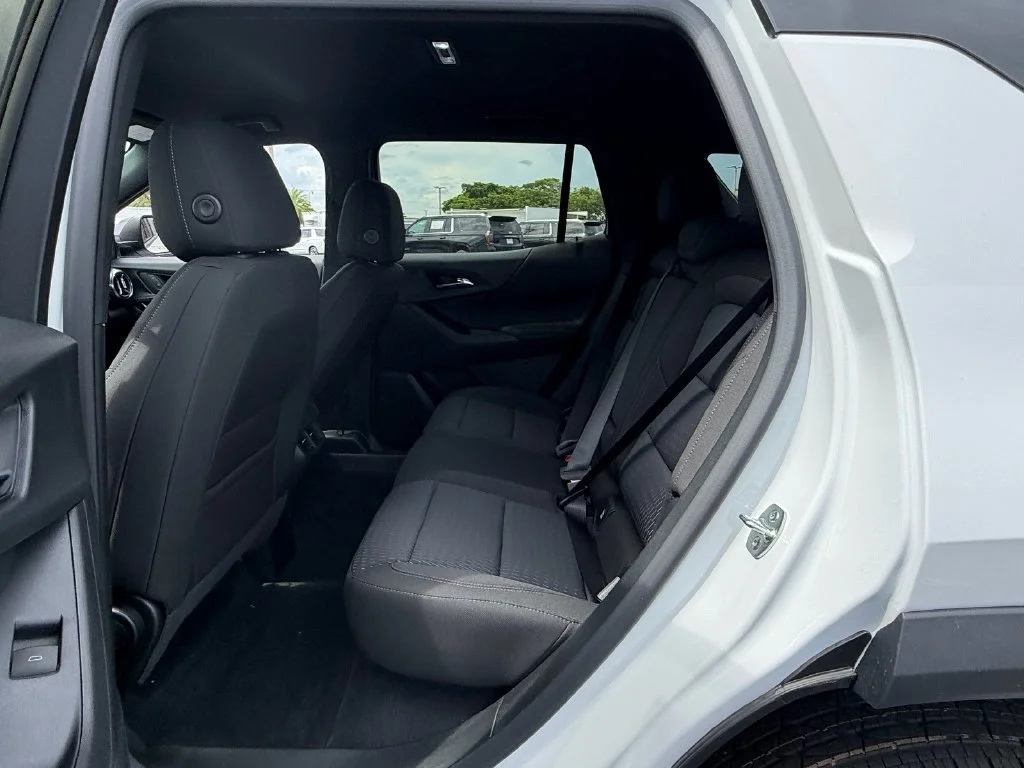 2027 Chevrolet Equinox LT - Photo 10