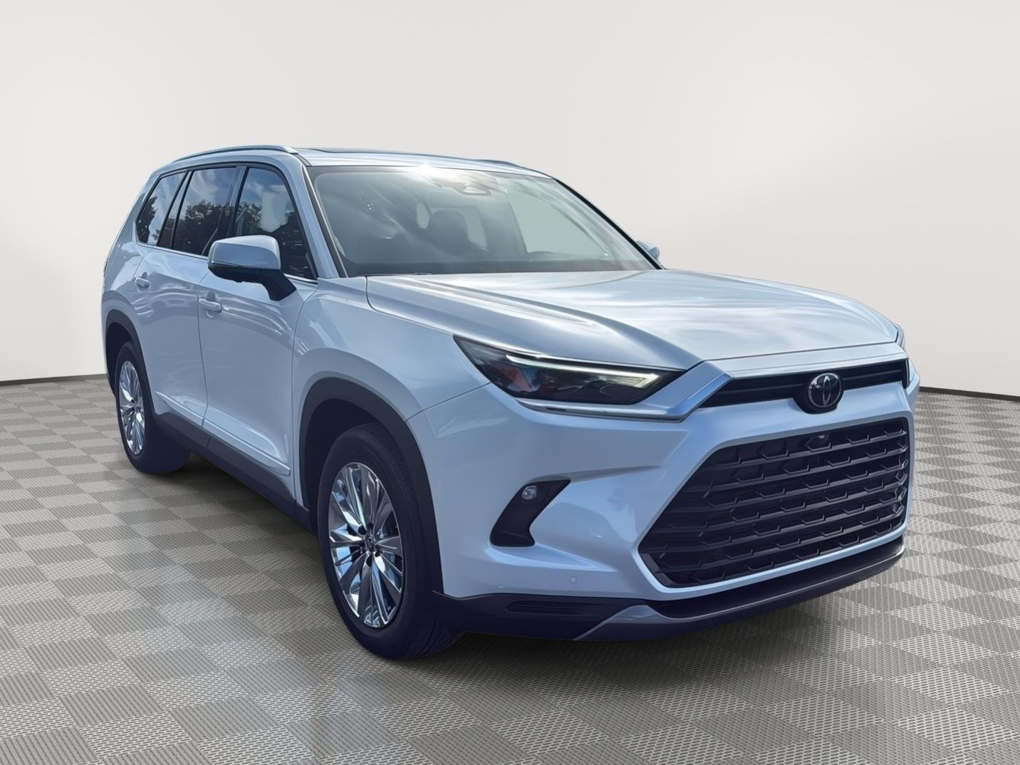 Used 2026 Wind Chill Pearl Toyota Platinum image 1