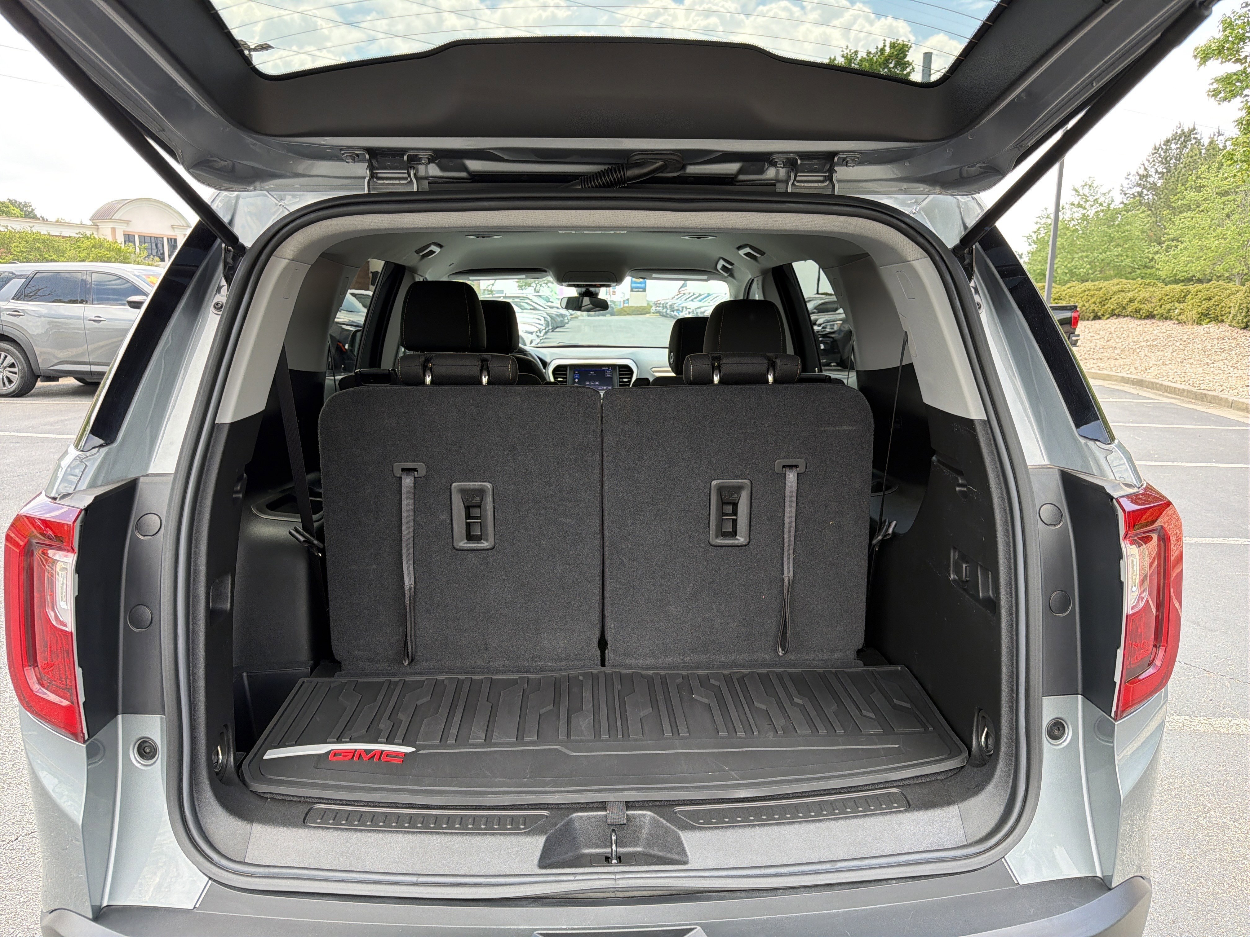 Used 2023 Sterling Metallic GMC SLE image 19