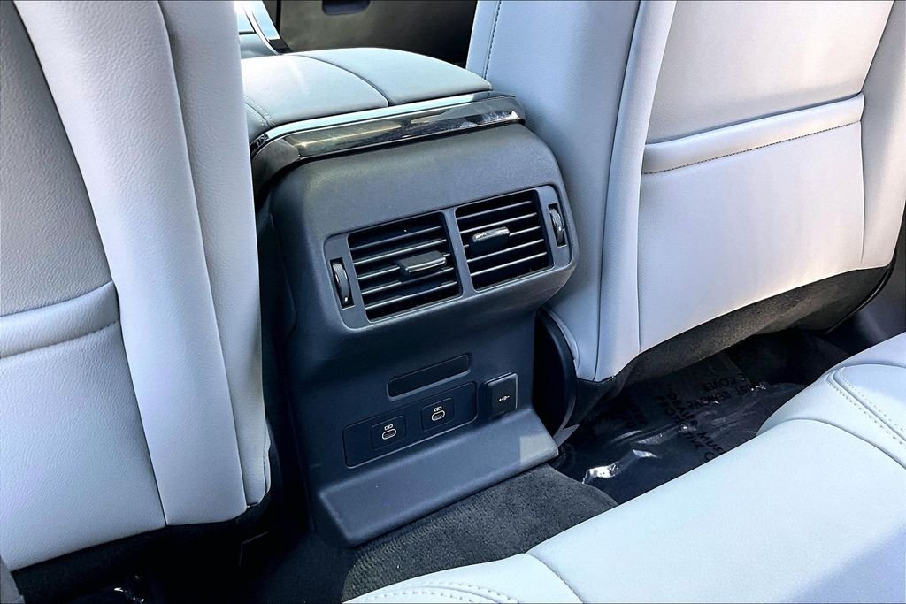 Used 2024 Hakuba Silver Metallic Land Rover Dynamic SE image 10