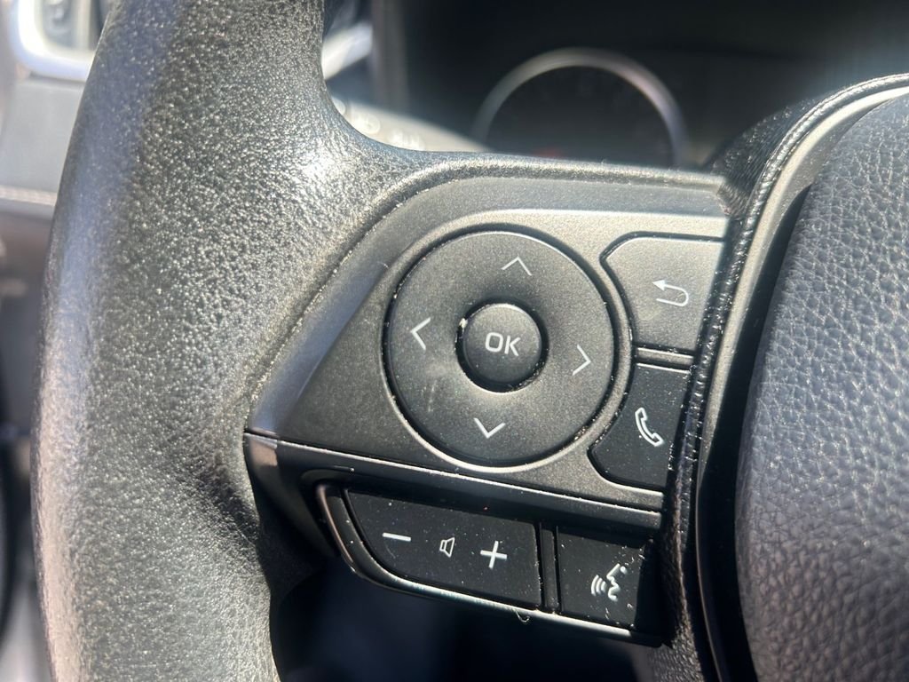 Used 2019 White Toyota LE image 25