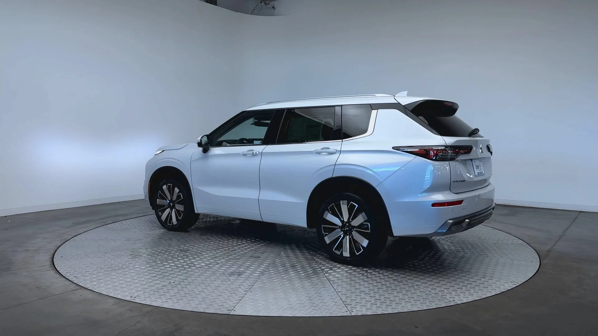 New 2026 White Diamond Mitsubishi SEL image 6