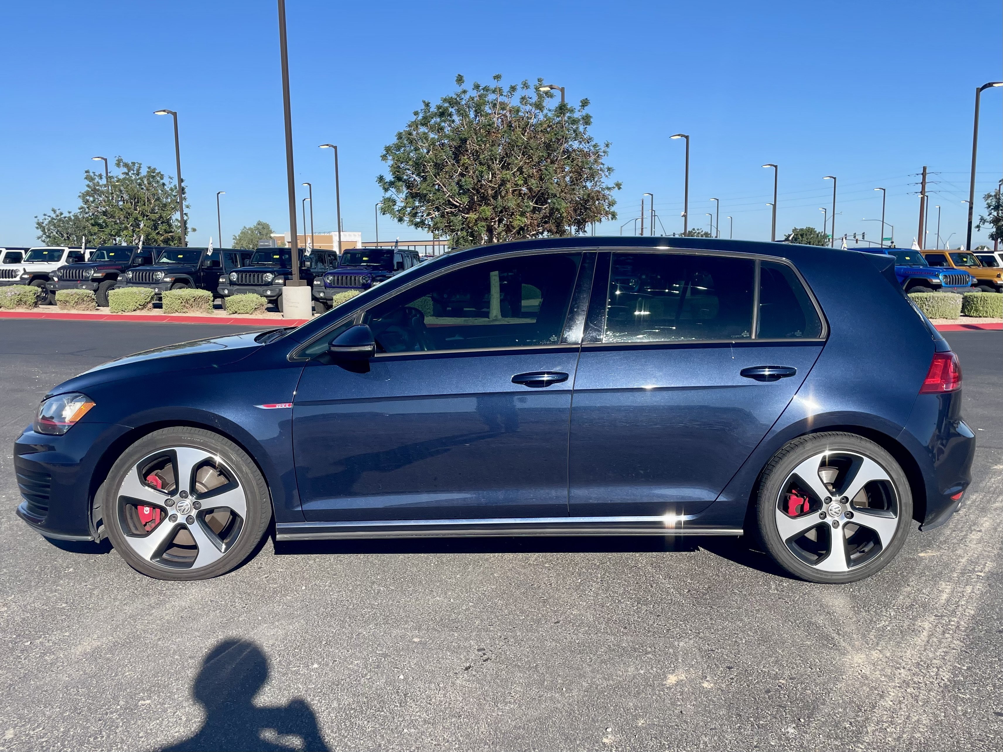 Used 2016 Night Blue Volkswagen Autobahn image 2