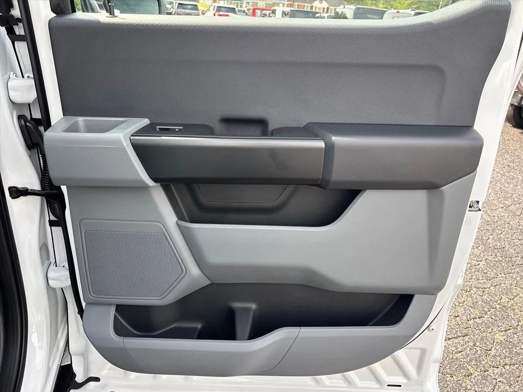 New 2026 Oxford White Ford XL image 16