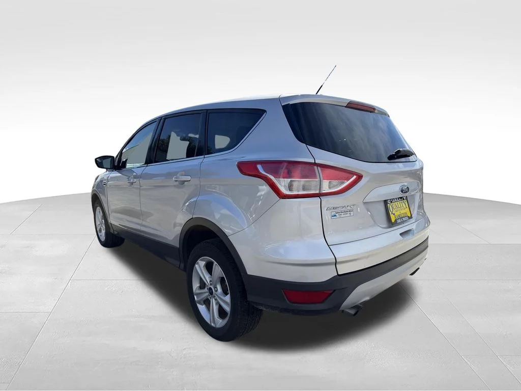 Used 2016 Silver Ford SE image 3
