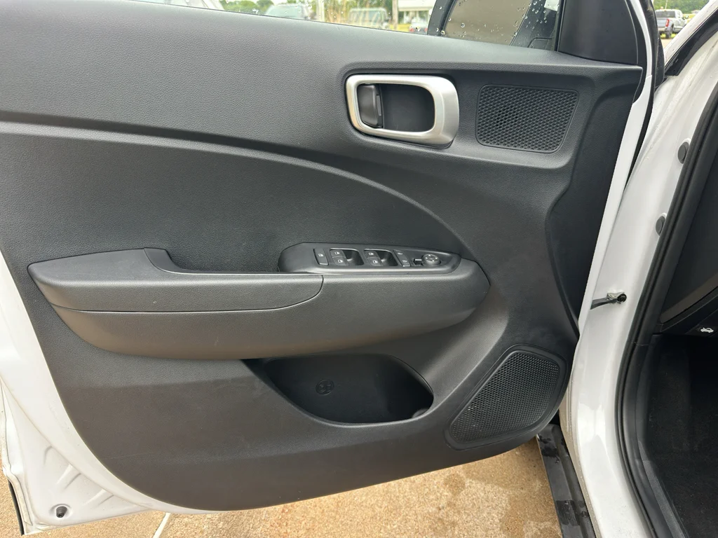 Used 2025 Onyx Black Hyundai SEL image 10