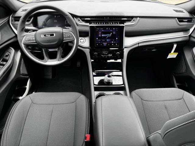 New 2026 Diamond Black Crystal Pearl-Coat Exterior Paint Jeep Laredo X image 12